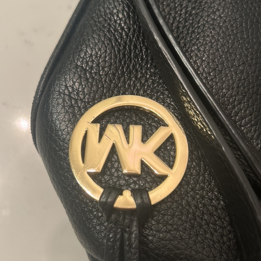 Michael Kors Cross Body Purse- Pebble Leather (Black) - Picture 4 of 5